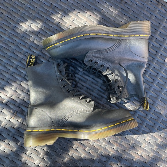 Dr. Martens Pascal Boots Women size 5 Like New Condition - Picture 3 of 8